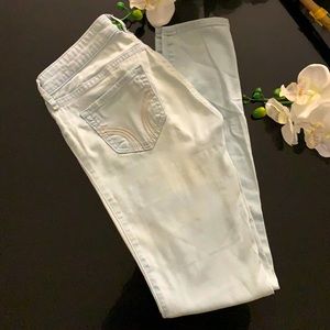 Hollister Jeans. Size: 3R. Light blue Jeans. In great conditions.